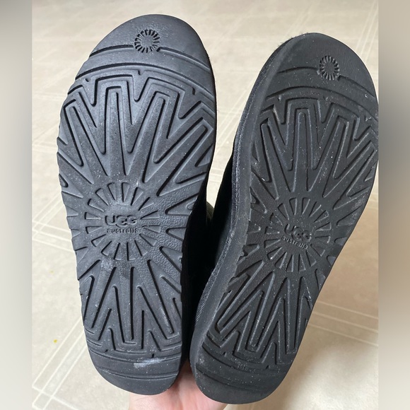 Classic short black UGG boots size 7 women’s - Picture 7 of 7